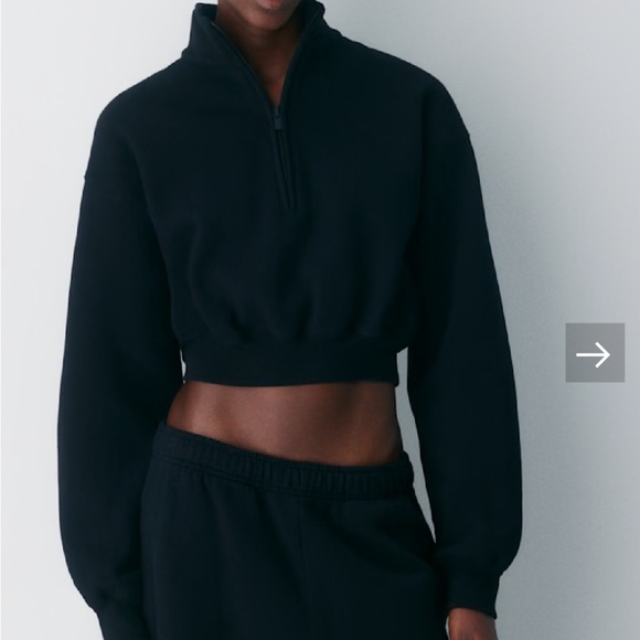 Aritzia Tops - Aritzia Black Half-Zip Sweatshirt